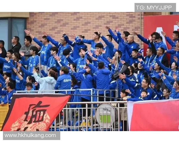 足球球星亲临探店分享独特体验引爆球迷热情与城市潮流